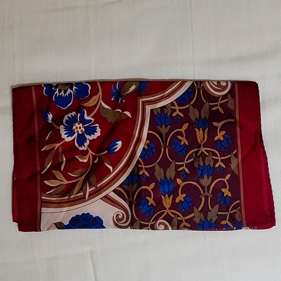 Oscar de la renta scarf - Picture 3 of 8